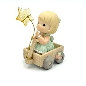 Vintage Precious Moments "Wishing You a World of Peace" C0019 porcelain figurine